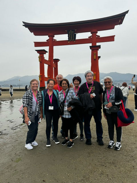 3-Tori-gate-on-Miyajima-Island