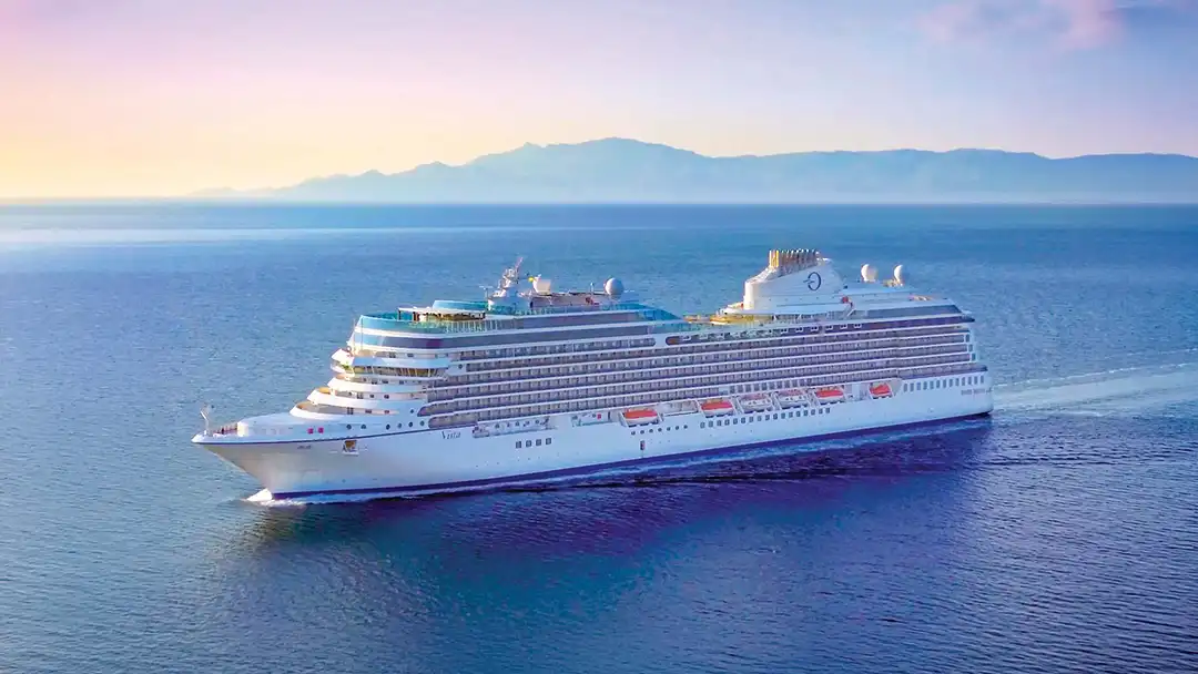 Oceania Cruises Vista ship at sea.
